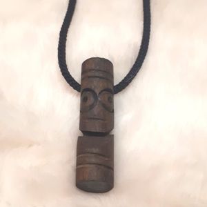 🇨🇦2/$25.Hawaiian wooden Tiki man necklace